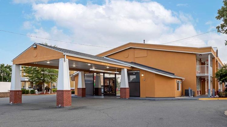 Quality Inn Exterior