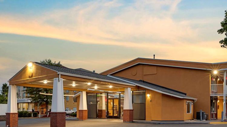 Quality Inn Exterior
