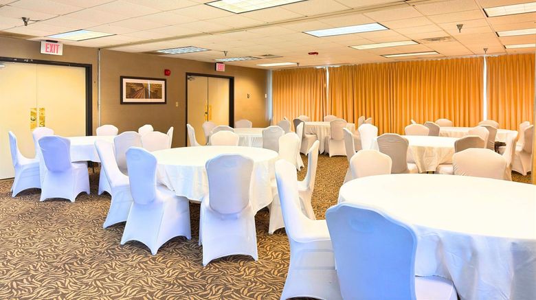 <b>Comfort Inn Falls Church - Tysons Corner Meeting</b>. Images powered by <a href="https://iceportal.shijigroup.com/" title="IcePortal" target="_blank">IcePortal</a>.