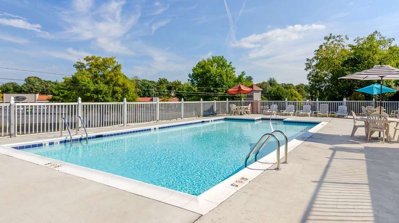 <b>Quality Inn Pool</b>. Images powered by <a href="https://iceportal.shijigroup.com/" title="IcePortal" target="_blank">IcePortal</a>.