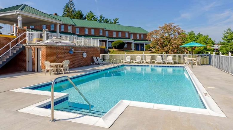 <b>Quality Inn Pool</b>. Images powered by <a href="https://iceportal.shijigroup.com/" title="IcePortal" target="_blank">IcePortal</a>.