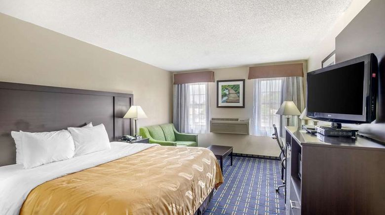 <b>Quality Inn Room</b>. Images powered by <a href="https://iceportal.shijigroup.com/" title="IcePortal" target="_blank">IcePortal</a>.
