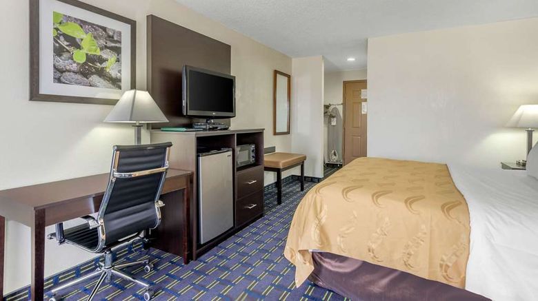 <b>Quality Inn Room</b>. Images powered by <a href="https://iceportal.shijigroup.com/" title="IcePortal" target="_blank">IcePortal</a>.