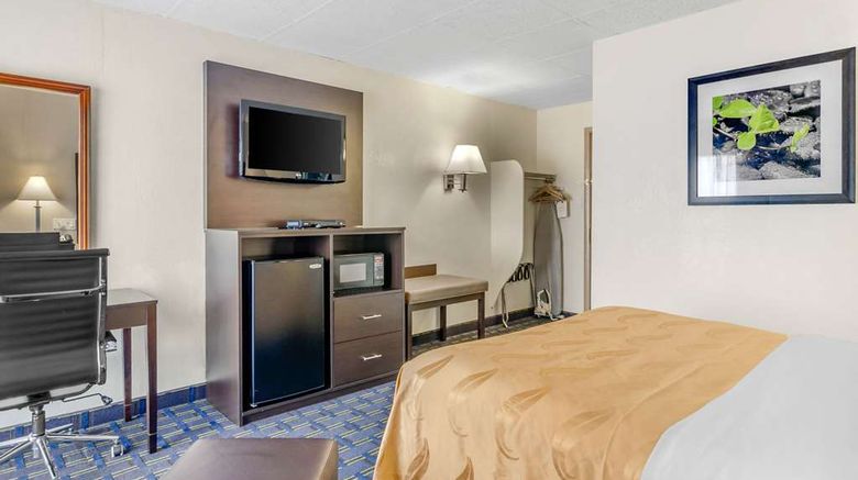<b>Quality Inn Room</b>. Images powered by <a href="https://iceportal.shijigroup.com/" title="IcePortal" target="_blank">IcePortal</a>.