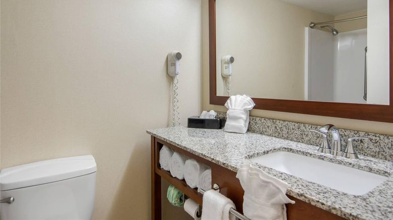 <b>Comfort Inn Room</b>. Images powered by <a href="https://iceportal.shijigroup.com/" title="IcePortal" target="_blank">IcePortal</a>.