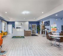 Quality Inn and Suites Suffolk West Lobby