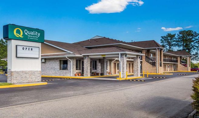 Quality Inn and Suites Suffolk West Exterior