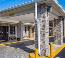 Quality Inn and Suites Suffolk West Exterior