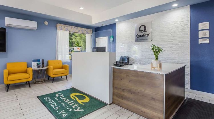 Quality Inn and Suites Suffolk West Lobby