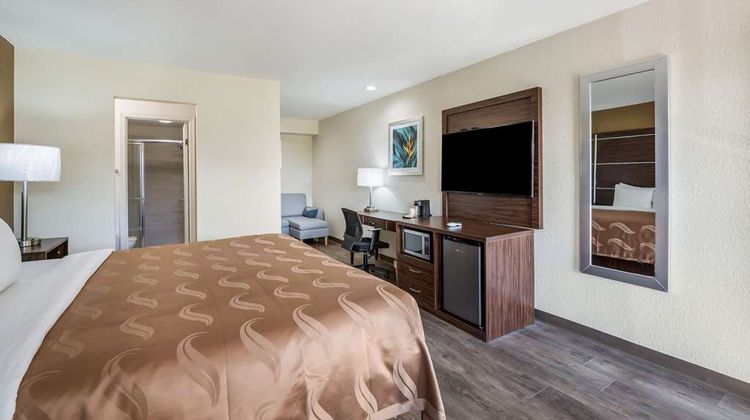 Quality Inn and Suites Suffolk West Room