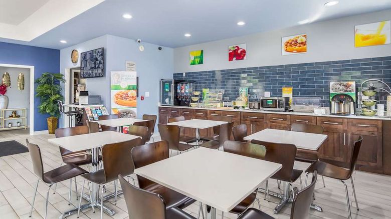 <b>Quality Inn and Suites Suffolk West Restaurant</b>. Images powered by <a href="https://iceportal.shijigroup.com/" title="IcePortal" target="_blank">IcePortal</a>.