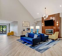 Comfort Suites Lobby
