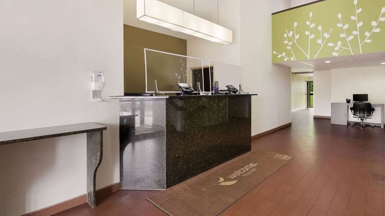 <b>Sleep Inn Tanglewood Lobby</b>. Images powered by <a href="https://iceportal.shijigroup.com/" title="IcePortal" target="_blank">IcePortal</a>.
