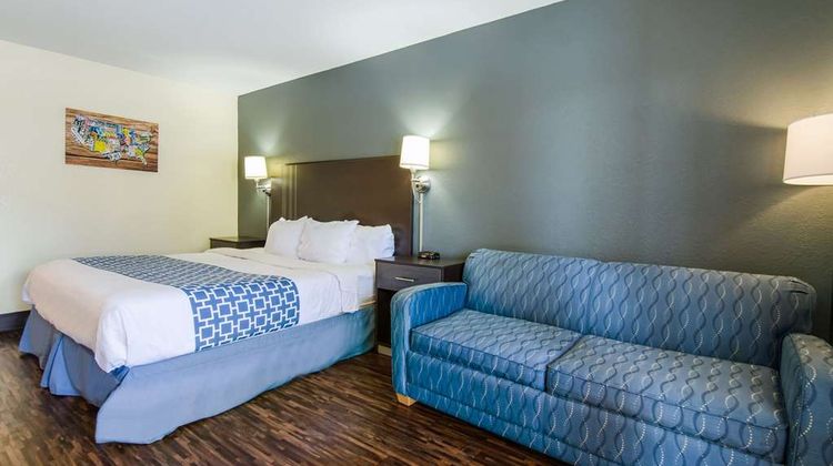 Econo Lodge Room