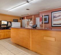Econo Lodge North Lobby