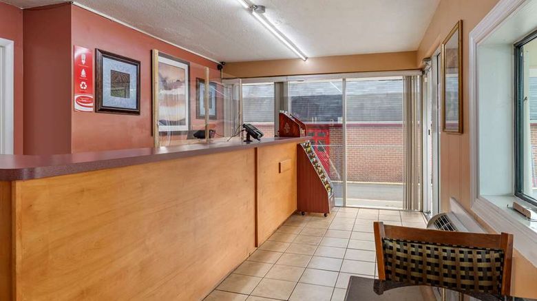 <b>Econo Lodge North Lobby</b>. Images powered by <a href="https://iceportal.shijigroup.com/" title="IcePortal" target="_blank">IcePortal</a>.