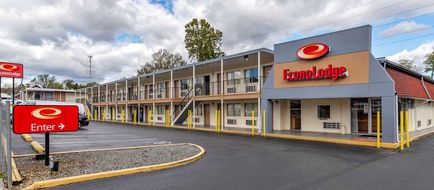 Econo Lodge North Exterior