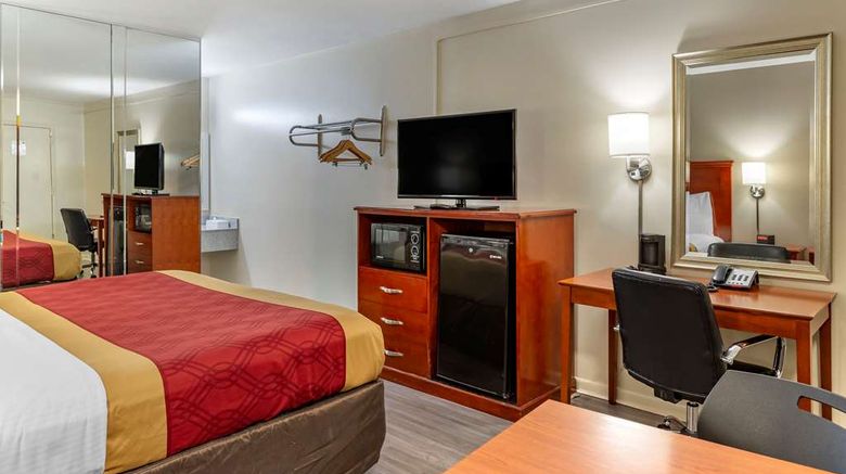 <b>Econo Lodge North Room</b>. Images powered by <a href="https://iceportal.shijigroup.com/" title="IcePortal" target="_blank">IcePortal</a>.