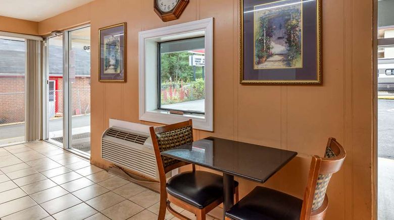 <b>Econo Lodge North Restaurant</b>. Images powered by <a href="https://iceportal.shijigroup.com/" title="IcePortal" target="_blank">IcePortal</a>.