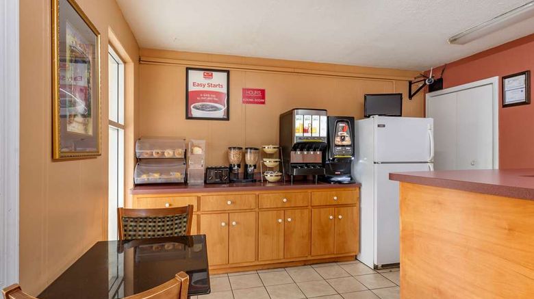 <b>Econo Lodge North Restaurant</b>. Images powered by <a href="https://iceportal.shijigroup.com/" title="IcePortal" target="_blank">IcePortal</a>.