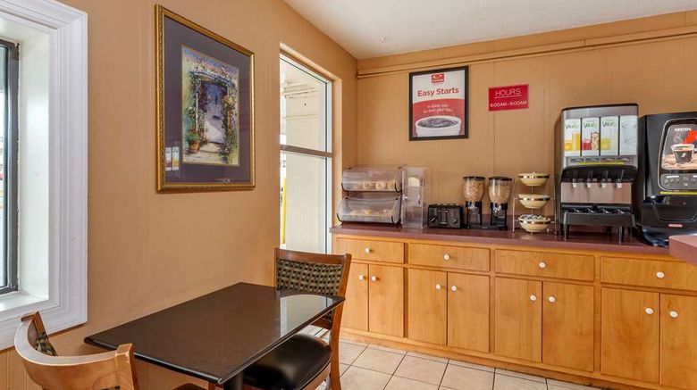 <b>Econo Lodge North Restaurant</b>. Images powered by <a href="https://iceportal.shijigroup.com/" title="IcePortal" target="_blank">IcePortal</a>.