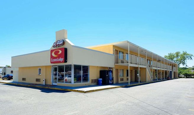 Econo Lodge Airport Exterior