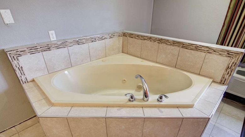 <b>Econo Lodge Airport Room</b>. Images powered by <a href="https://iceportal.shijigroup.com/" title="IcePortal" target="_blank">IcePortal</a>.