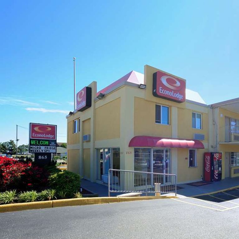 Econo Lodge at Military Circle