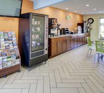 Econo Lodge at Military Circle Lobby