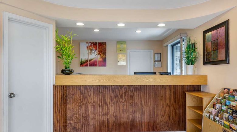 <b>Econo Lodge Civic Center Lobby</b>. Images powered by <a href="https://iceportal.shijigroup.com/" title="IcePortal" target="_blank">IcePortal</a>.