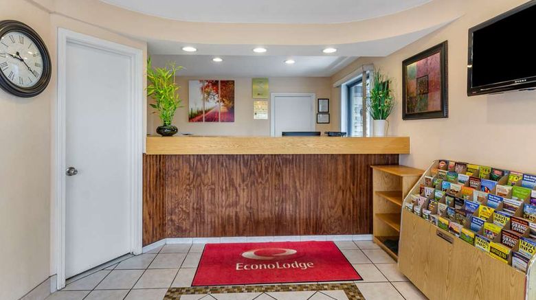 <b>Econo Lodge Civic Center Lobby</b>. Images powered by <a href="https://iceportal.shijigroup.com/" title="IcePortal" target="_blank">IcePortal</a>.