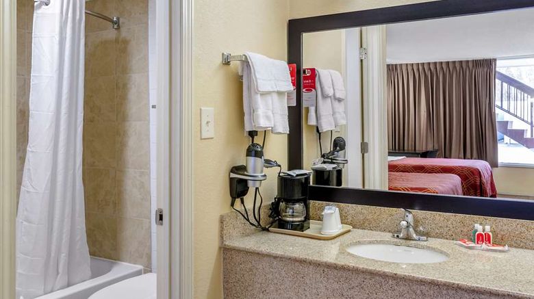 <b>Econo Lodge Civic Center Room</b>. Images powered by <a href="https://iceportal.shijigroup.com/" title="IcePortal" target="_blank">IcePortal</a>.