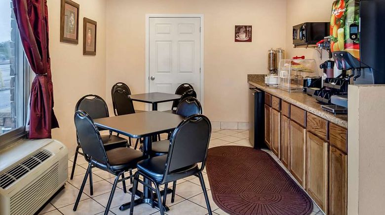 <b>Econo Lodge Civic Center Restaurant</b>. Images powered by <a href="https://iceportal.shijigroup.com/" title="IcePortal" target="_blank">IcePortal</a>.