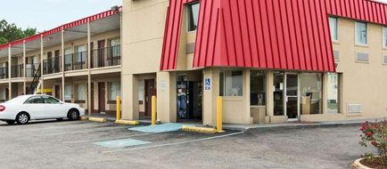 Econo Lodge Town Center Exterior