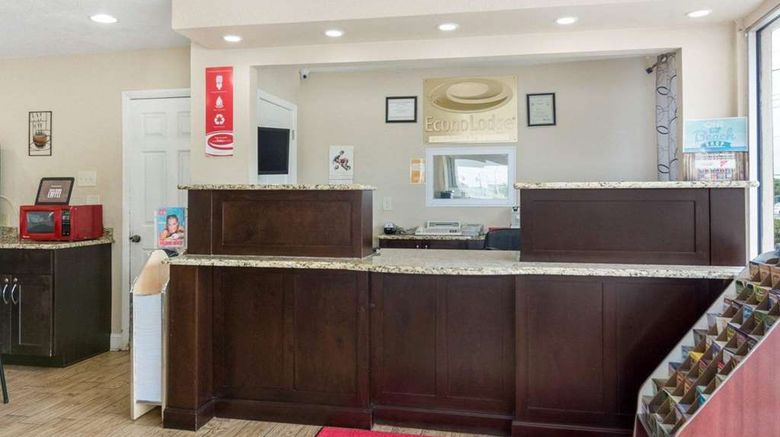 <b>Econo Lodge Town Center Lobby</b>. Images powered by <a href="https://iceportal.shijigroup.com/" title="IcePortal" target="_blank">IcePortal</a>.