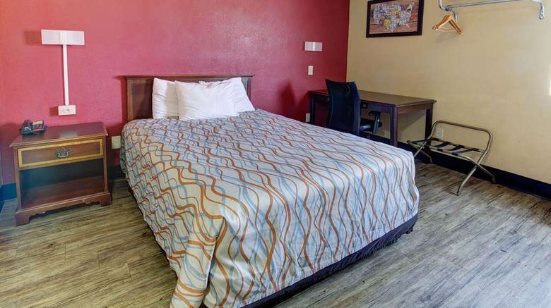 <b>Econo Lodge Town Center Room</b>. Images powered by <a href="https://iceportal.shijigroup.com/" title="IcePortal" target="_blank">IcePortal</a>.