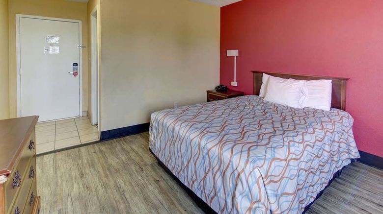<b>Econo Lodge Town Center Room</b>. Images powered by <a href="https://iceportal.shijigroup.com/" title="IcePortal" target="_blank">IcePortal</a>.