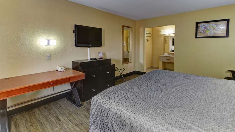 <b>Econo Lodge Town Center Room</b>. Images powered by <a href="https://iceportal.shijigroup.com/" title="IcePortal" target="_blank">IcePortal</a>.