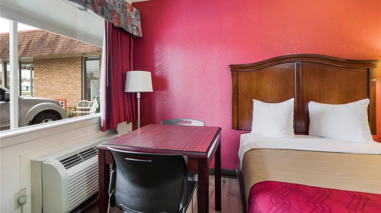 <b>Econo Lodge Williamsburg Historic Area Room</b>. Images powered by <a href="https://iceportal.shijigroup.com/" title="IcePortal" target="_blank">IcePortal</a>.