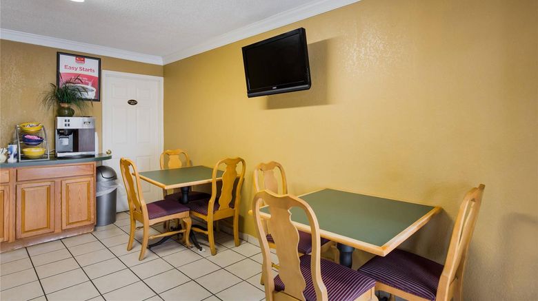 <b>Econo Lodge Williamsburg Historic Area Restaurant</b>. Images powered by <a href="https://iceportal.shijigroup.com/" title="IcePortal" target="_blank">IcePortal</a>.