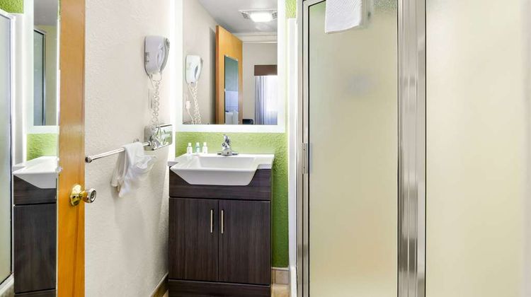 Quality Inn Salem Room