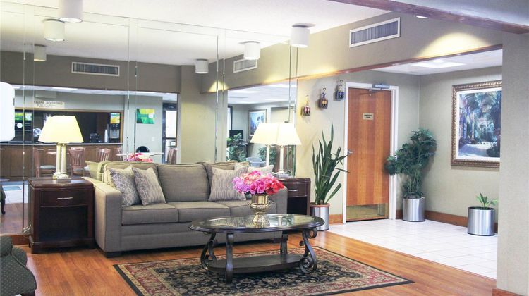 Quality Inn & Suites Franklin Lobby