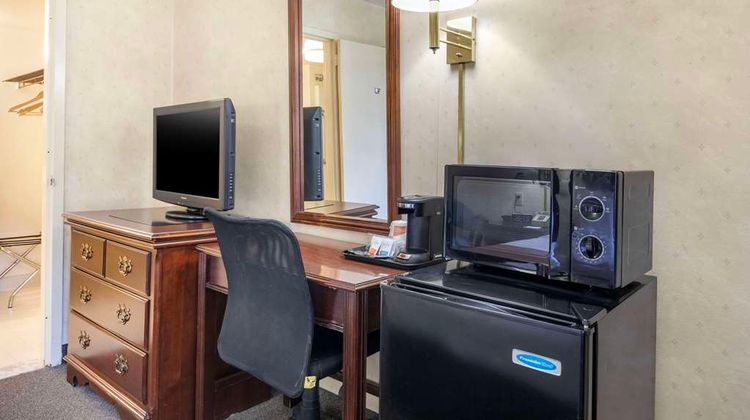 Quality Inn Tysons Corner Room