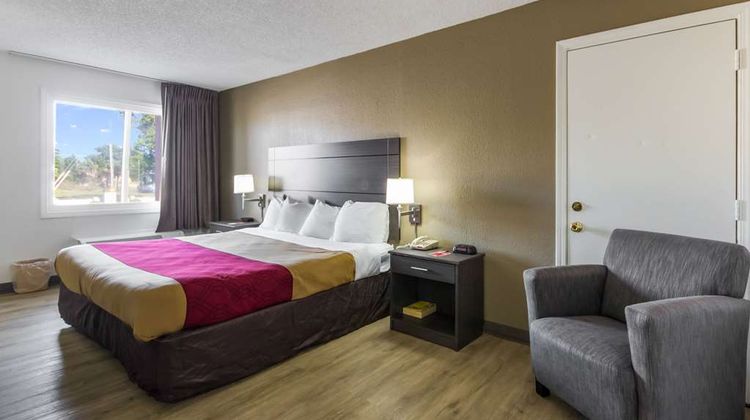 Econo Lodge Room