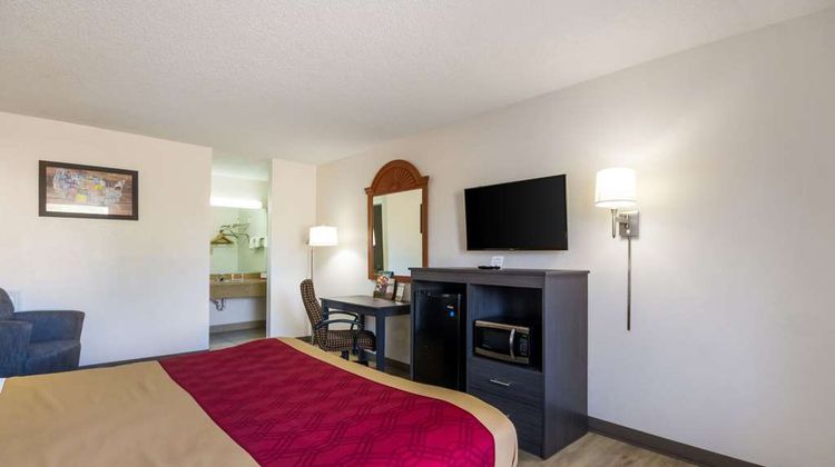 Econo Lodge Room