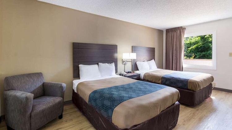 Econo Lodge Room