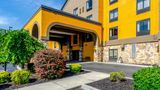 Quality Inn & Suites Exterior