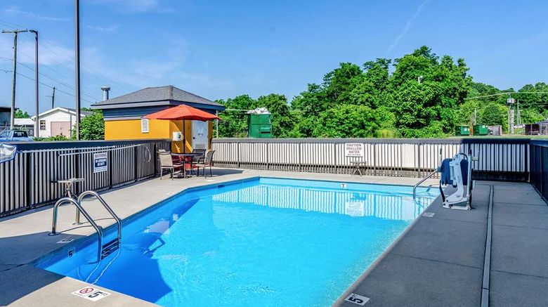 <b>Quality Inn & Suites Pool</b>. Images powered by <a href="https://iceportal.shijigroup.com/" title="IcePortal" target="_blank">IcePortal</a>.