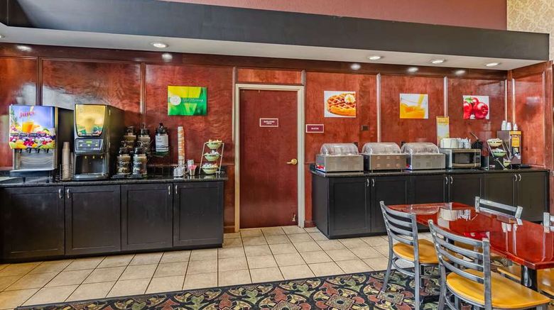 <b>Quality Inn & Suites Restaurant</b>. Images powered by <a href="https://iceportal.shijigroup.com/" title="IcePortal" target="_blank">IcePortal</a>.