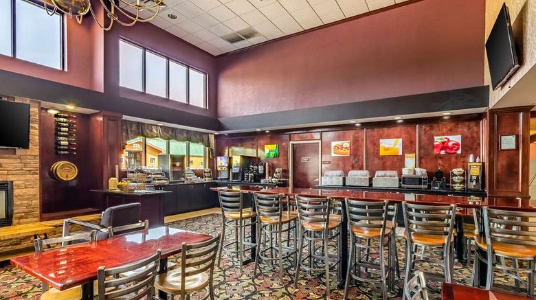 <b>Quality Inn & Suites Restaurant</b>. Images powered by <a href="https://iceportal.shijigroup.com/" title="IcePortal" target="_blank">IcePortal</a>.